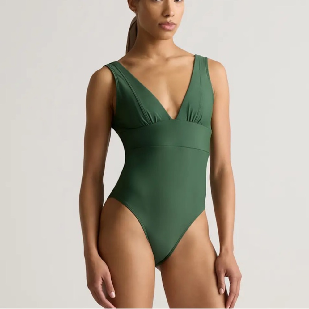 NWT Quince Italian Plunge One-Piece Swimsuit Small